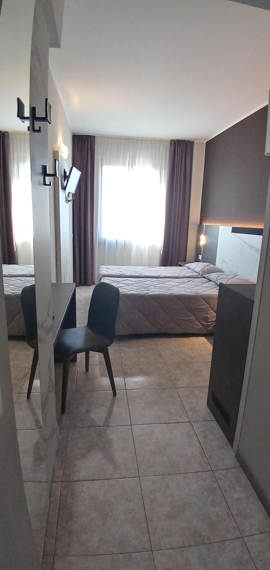 Hotel Mistral Milano Dış mekan fotoğraf
